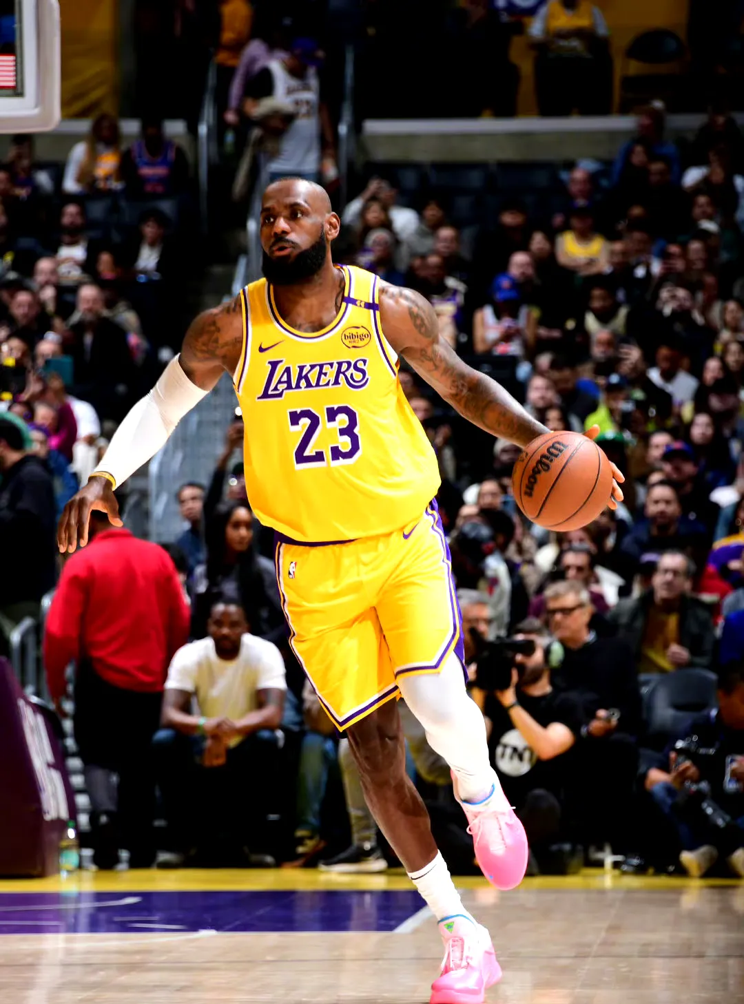 战罢分钟，胜利将属于谁？双方实力旗鼓相当，激战如影随形！的简单介绍