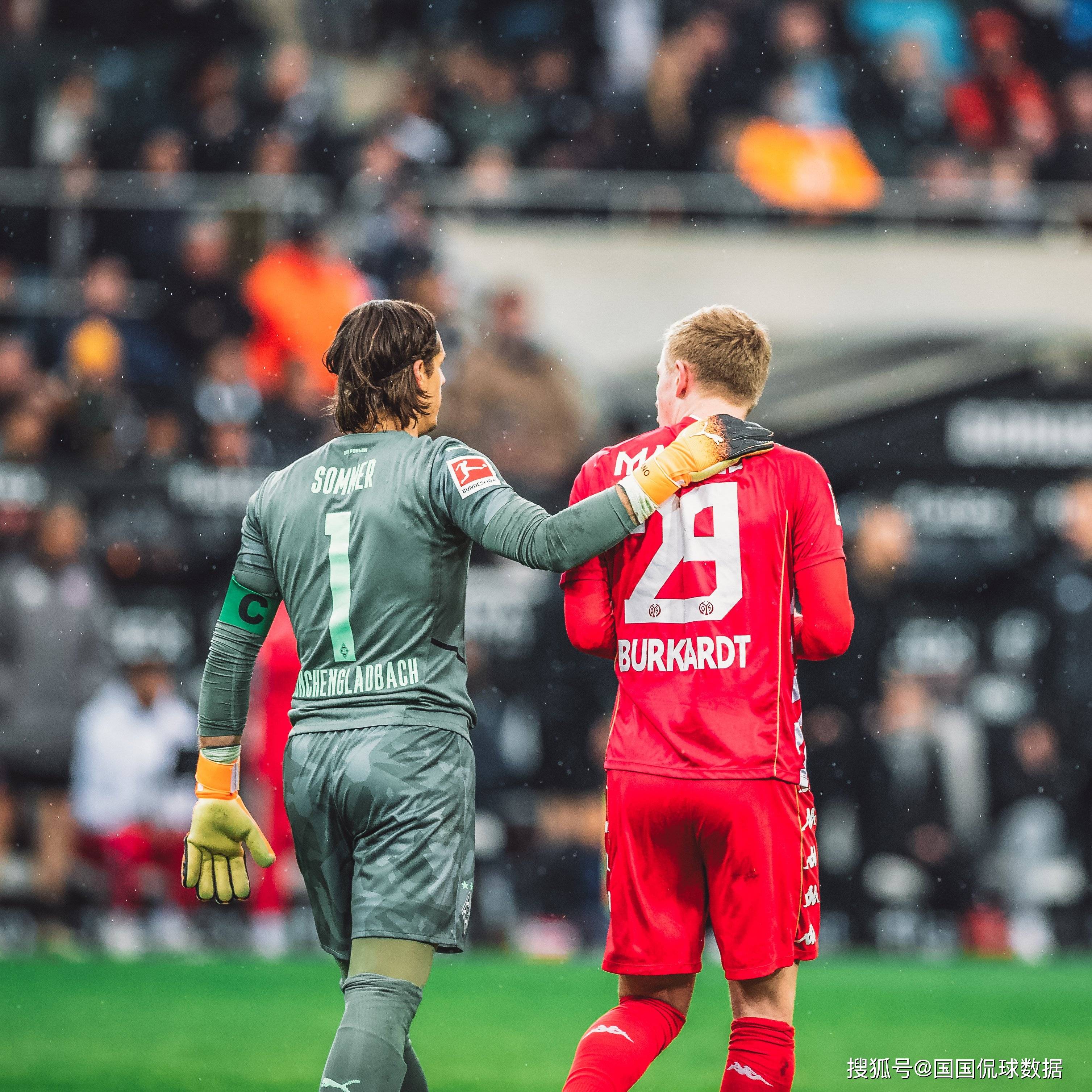 美因茨队员合作默契，赢得比赛