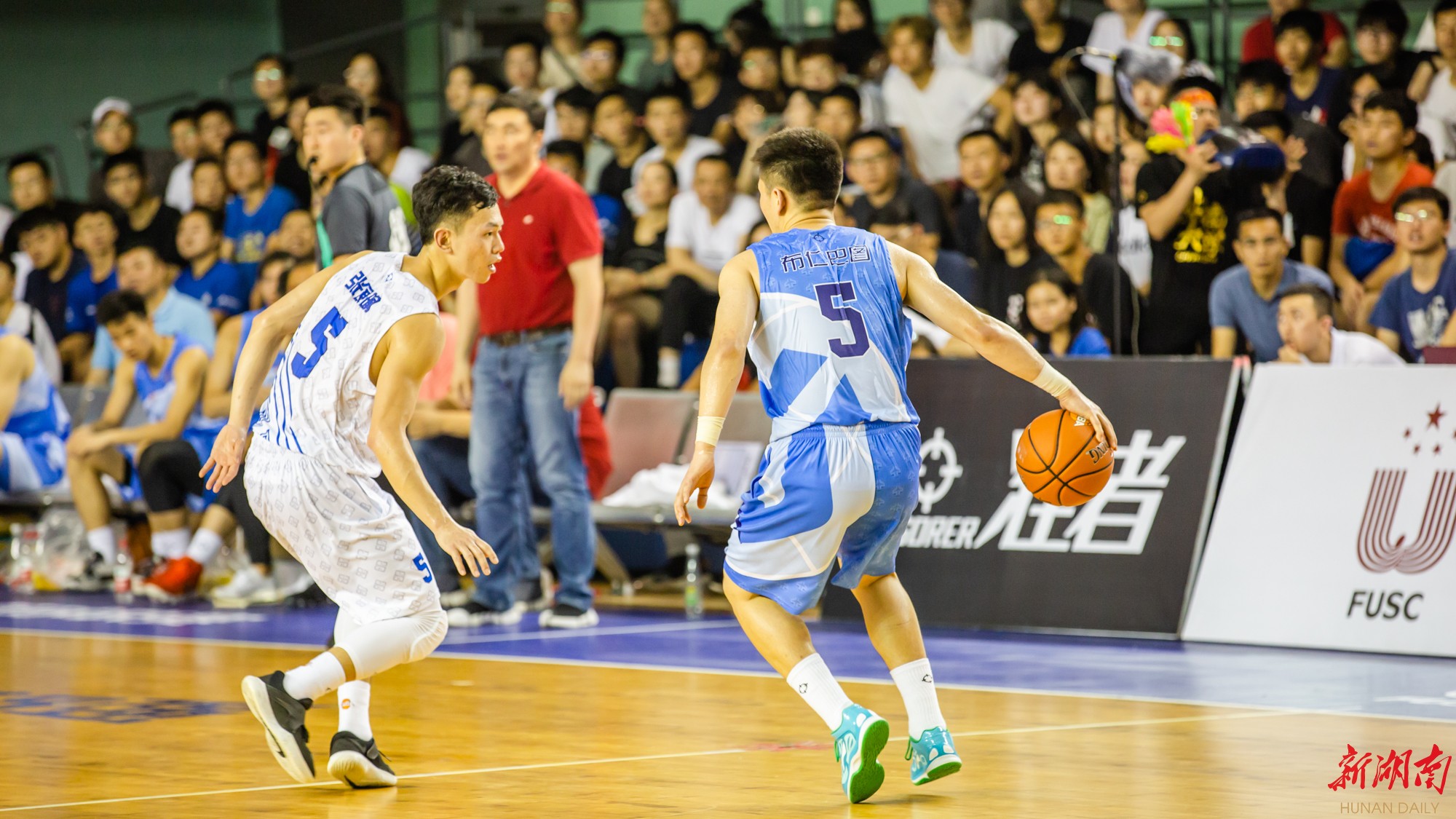 球队策略变换巧妙，逆风翻盘获胜关键