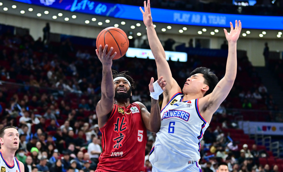 包含吉林客场险胜北京，取得关键胜利的词条