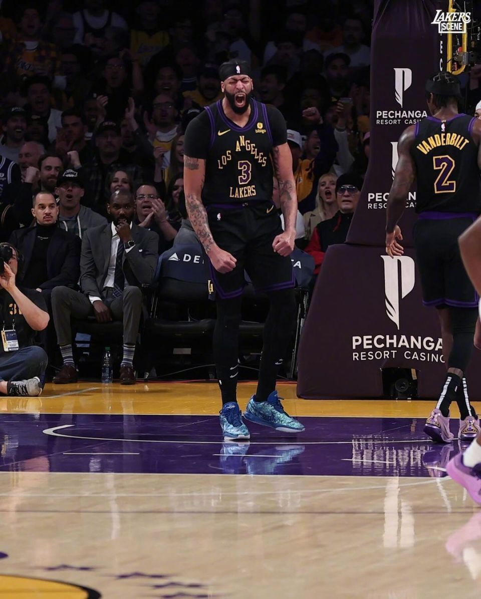 西亚卡姆爆冷击败湖人，出色防守引爆全场！的简单介绍