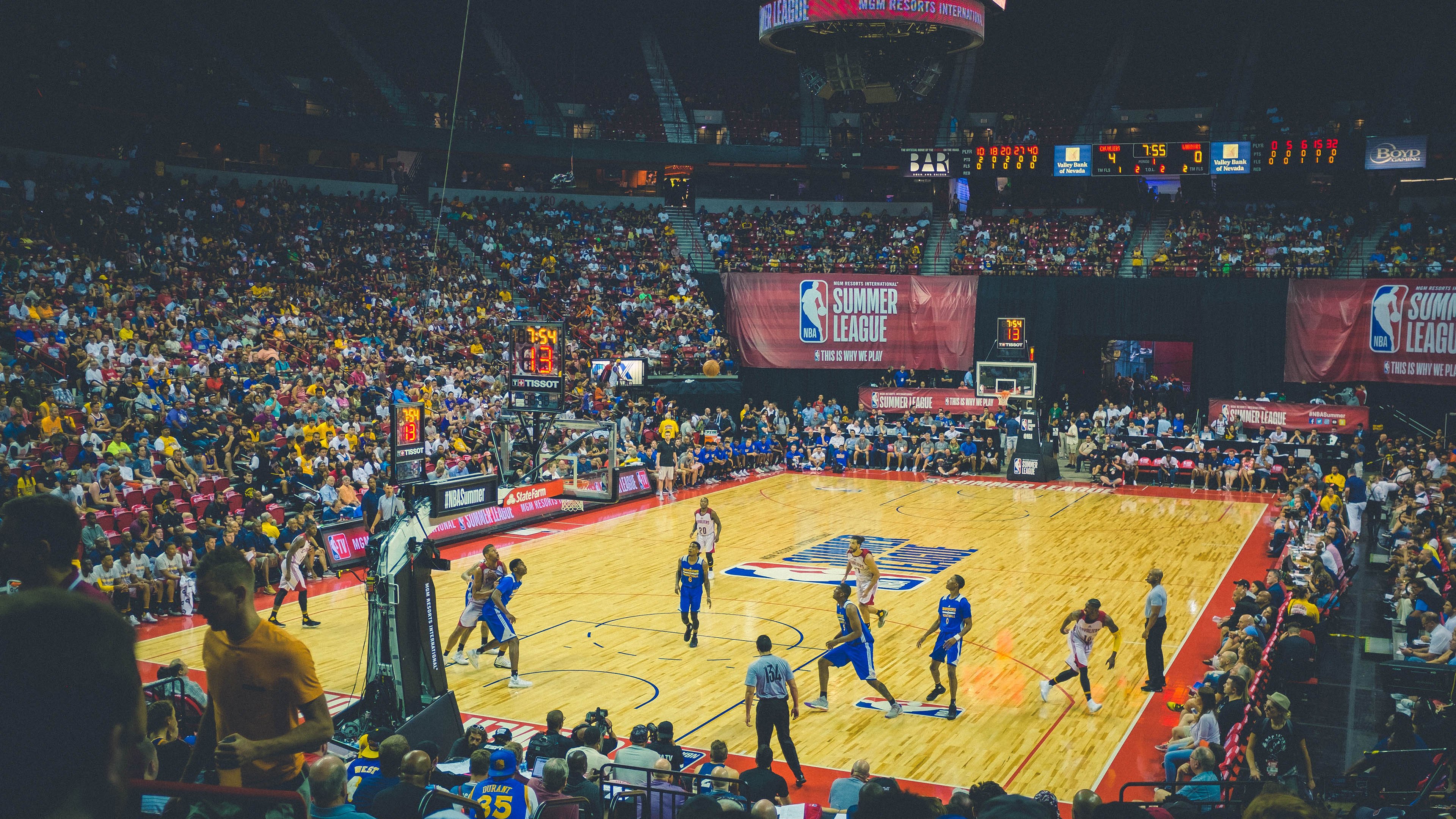 爱德华兹赛点兑现，本菲卡淘汰洛杉矶湖人晋级四强，主帅激动落泪